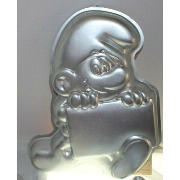 Set of 3 Wilton Cake Pans - Joey Smurf, Story Book Doll & Blue Wilton Cake Pans - Picture 2 of 6